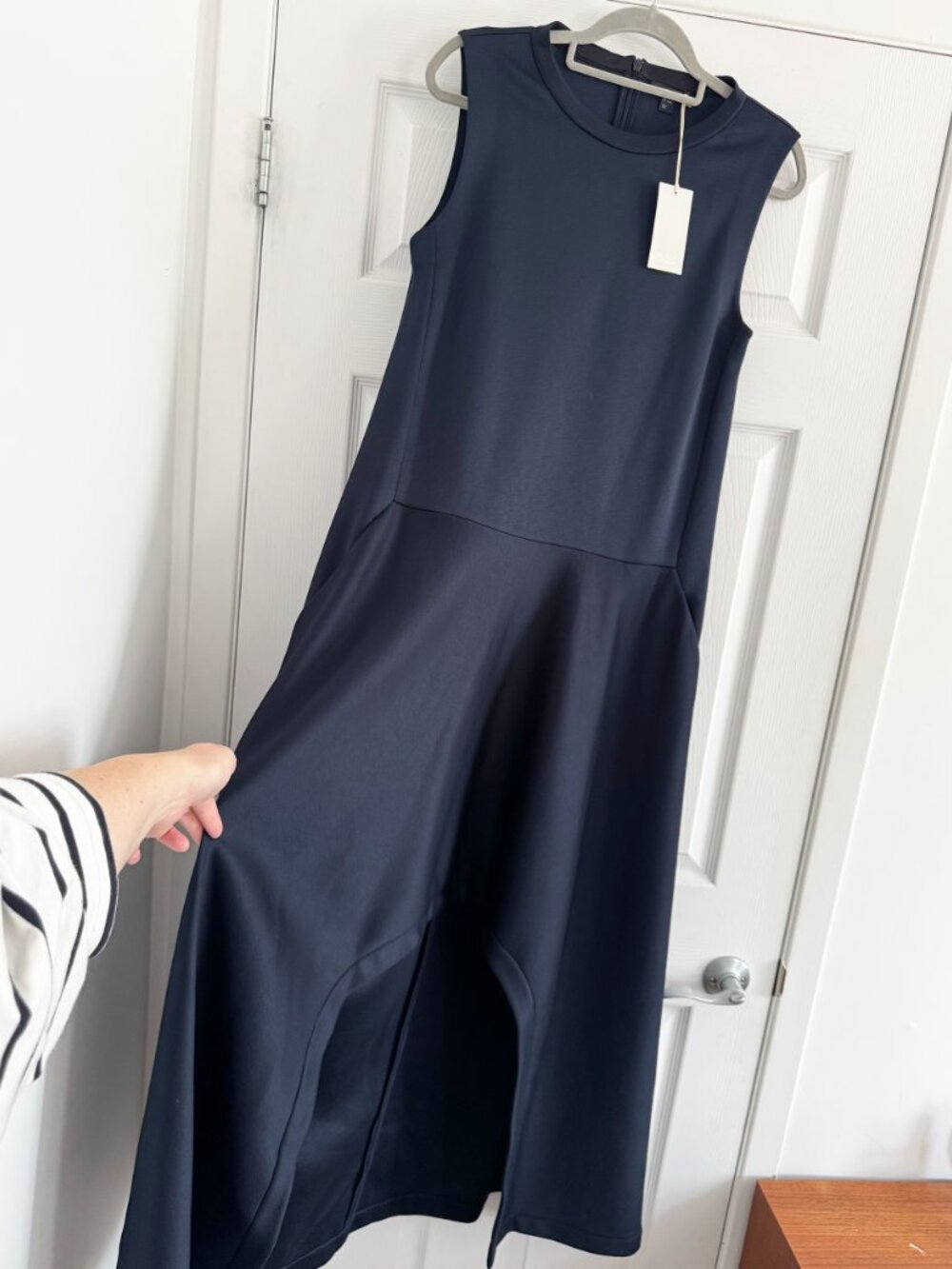 NWT COS Scuba Hi/Low Hem Dress in Navy, size Small - Picture 4 of 11
